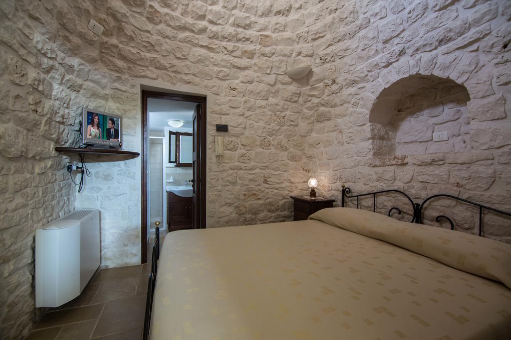 Bed And Breakfast Trulli San Leonardo Альберобелло Номер фото